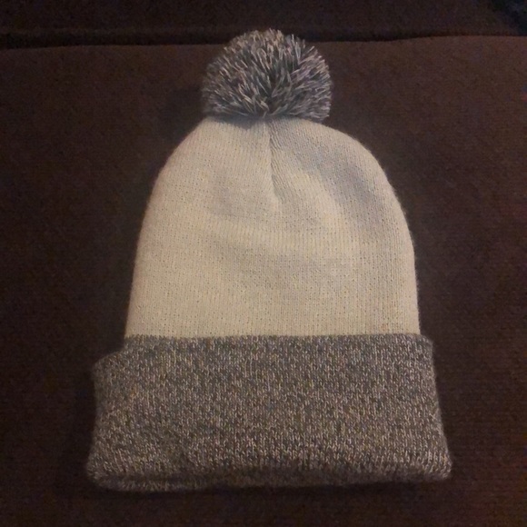 Carhartt winter hat - Picture 5 of 5